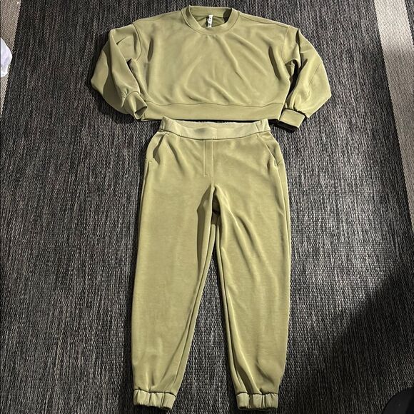Lululemon Softstreme set bronze green - Picture 1 of 6